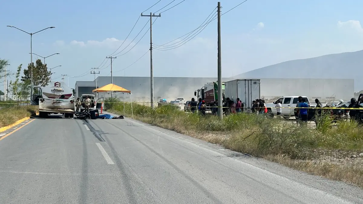 Un hombre presumiblemente repartidor perdió la vida en un accidente vial en Escobedo.
