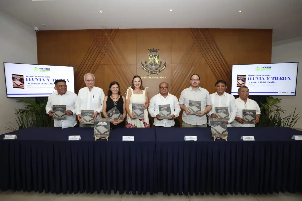 La alcaldesa de Mérida, Cecilia Patrón Laviada, presenta iniciativa para destacar la contribución de la mujer maya a la cultura yucateca.