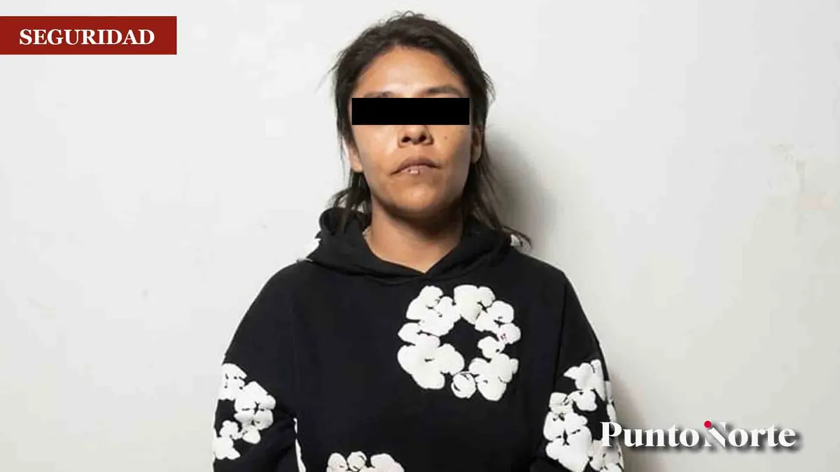 La Policía Municipal asegura un arma de fuego y remite a la implicada a la FGR para investigación.