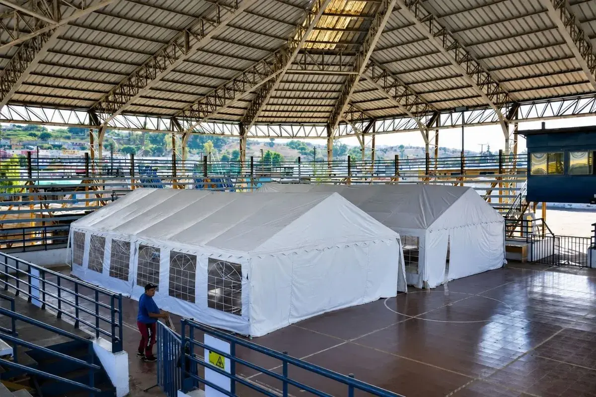 Municipalidades habilitan refugios para proteger a las personas vulnerables de las intensas lluvias pronosticadas en la región.