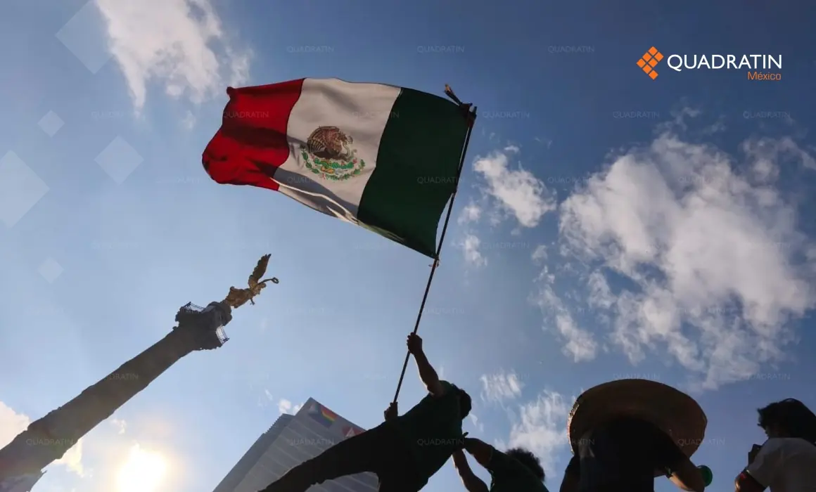 Los aficionados se congregan en la Ciudad de México para apoyar a su equipo en un evento histórico.