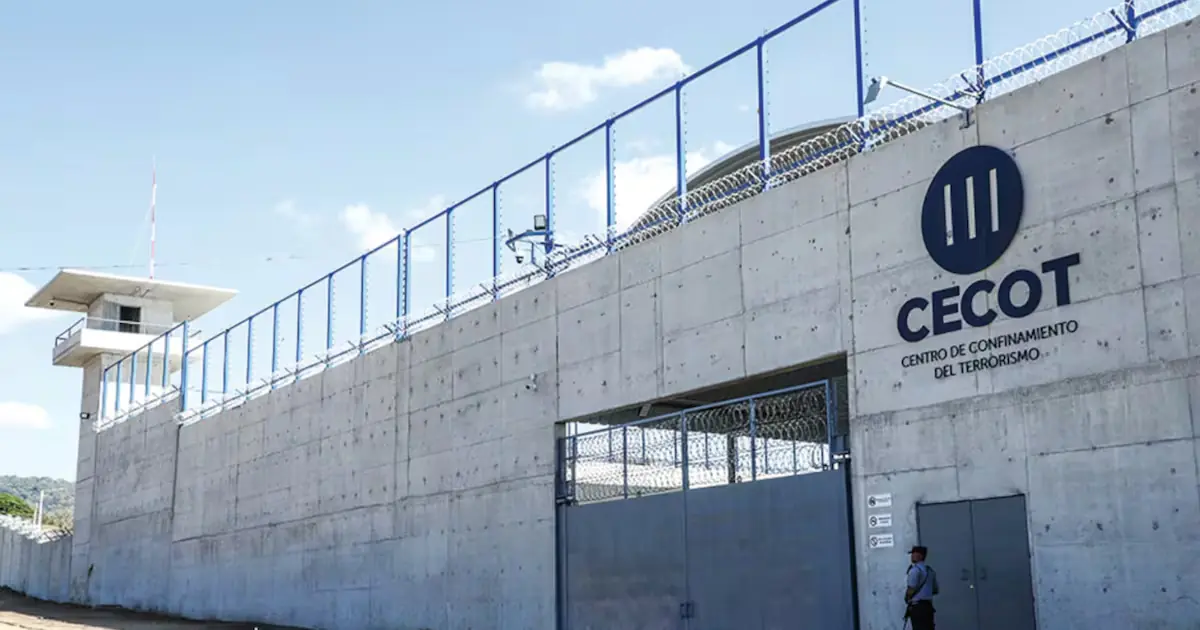 La propuesta busca aislar a líderes criminales y abordar la narcopolítica en el país.