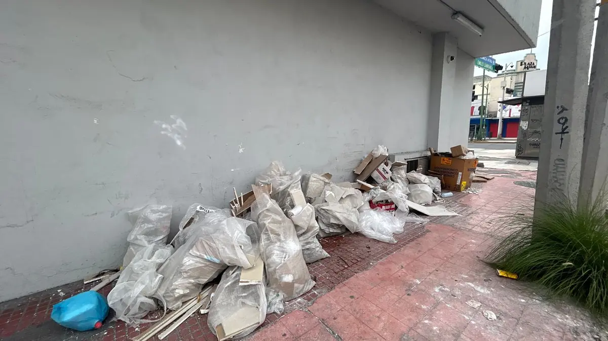 La limpieza en el Centro se realiza para mejorar la movilidad de los peatones y evitar el abandono de residuos.