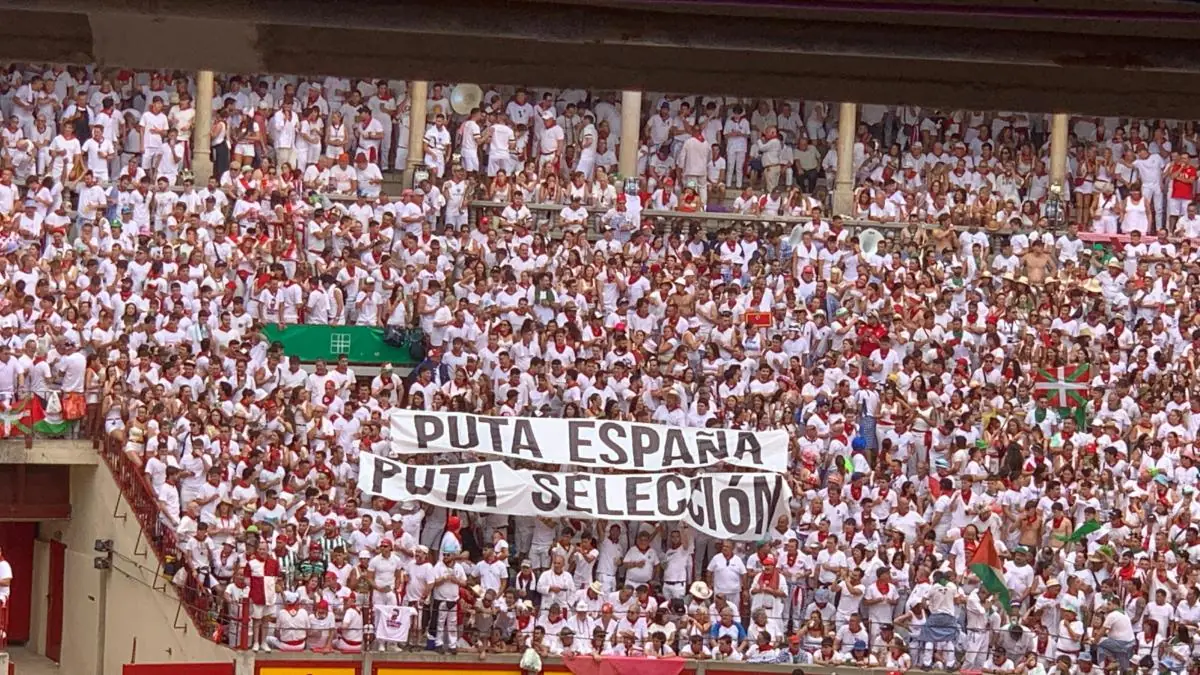 El evento provoca reacciones intensas entre los asistentes a la corrida de toros.