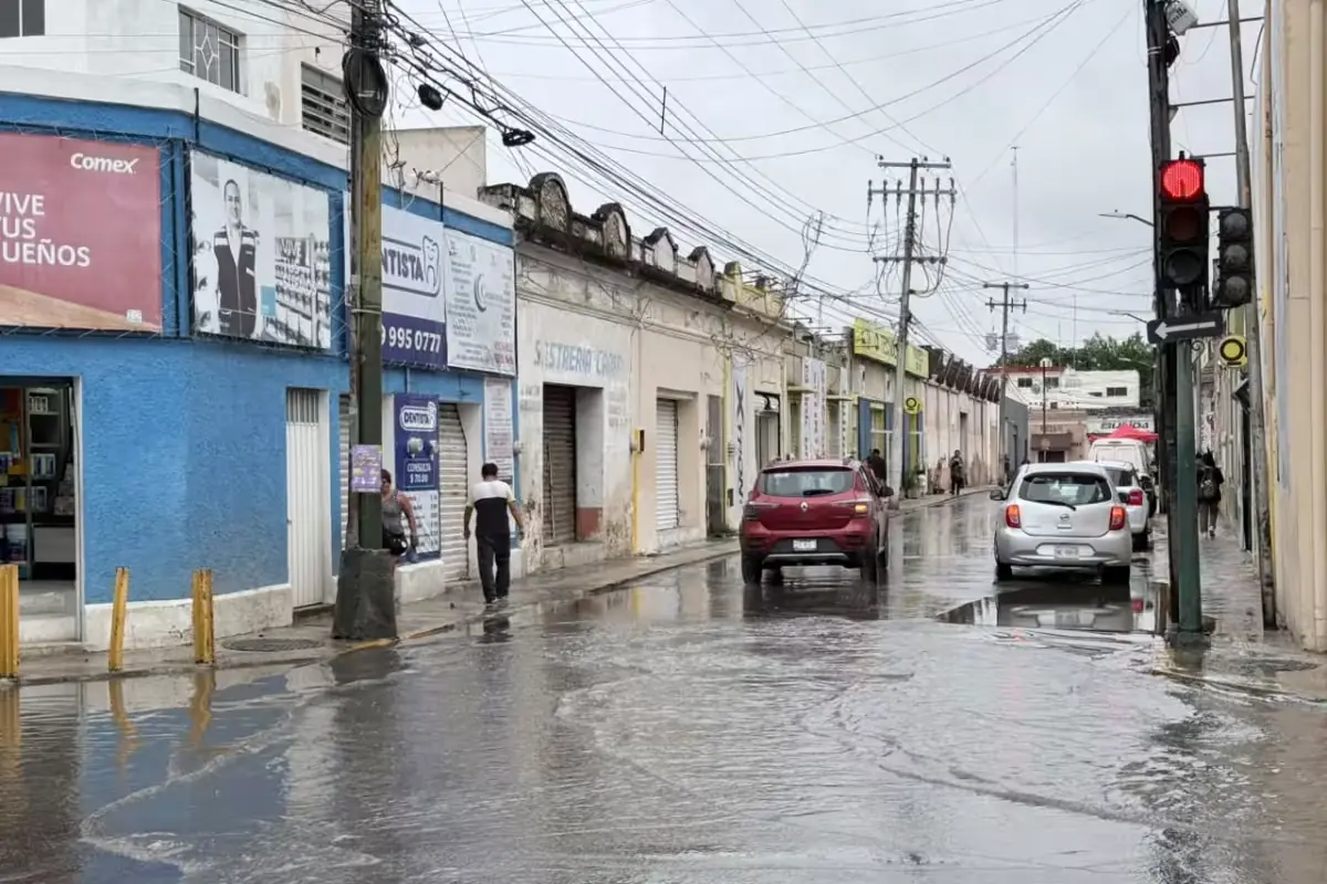 Las autoridades instan a los automovilistas a conducir con cuidado durante la temporada de lluvias.