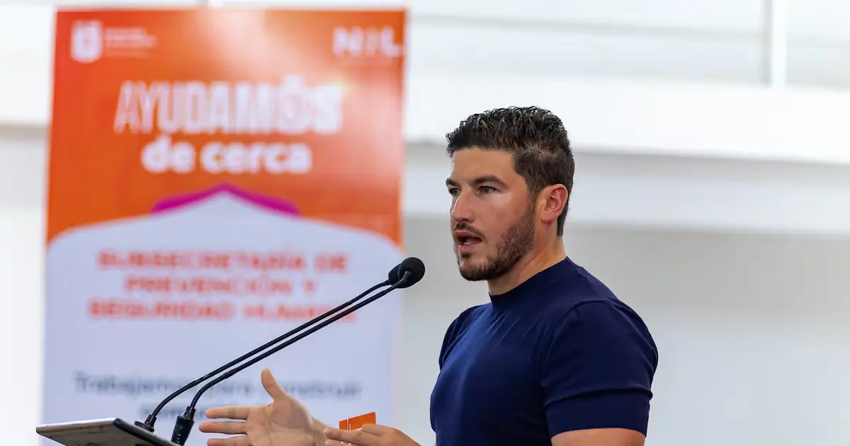 El gobernador destaca avances en seguridad, pero critica al alcalde de Escobedo.
