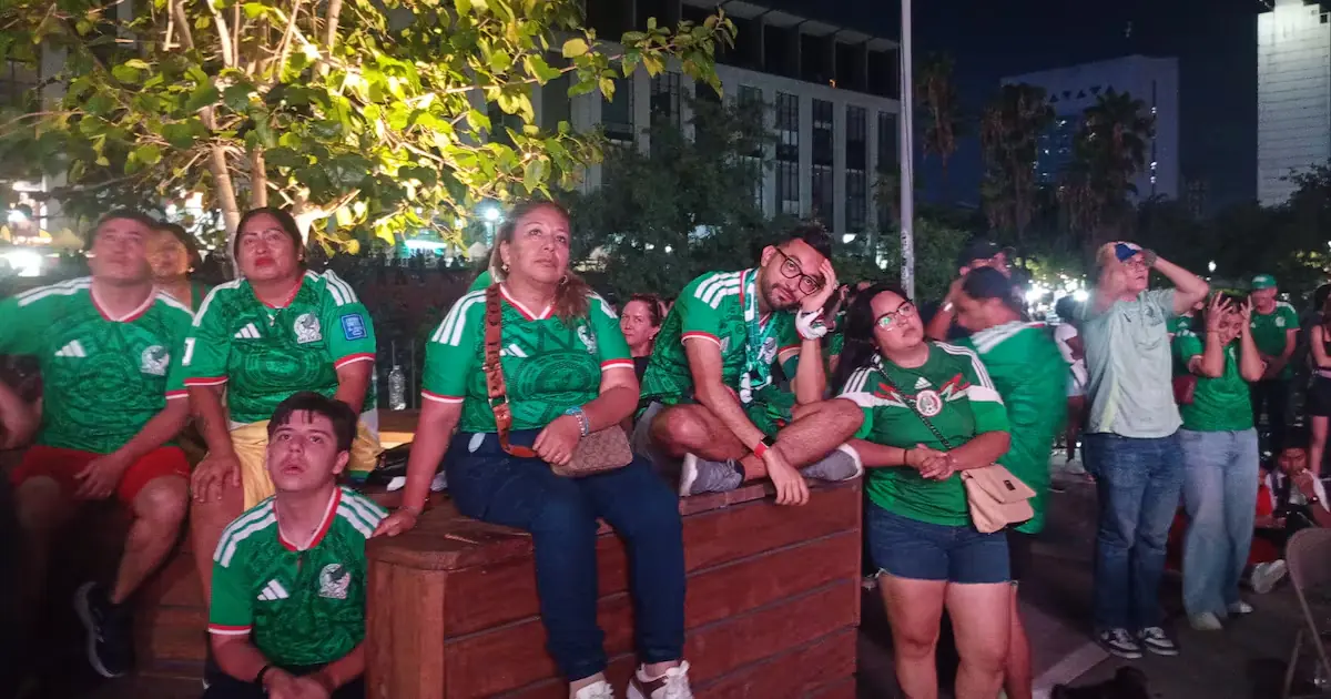 Aficionados en Monterrey expresan tristeza tras la eliminación de México del Mundial 2026.