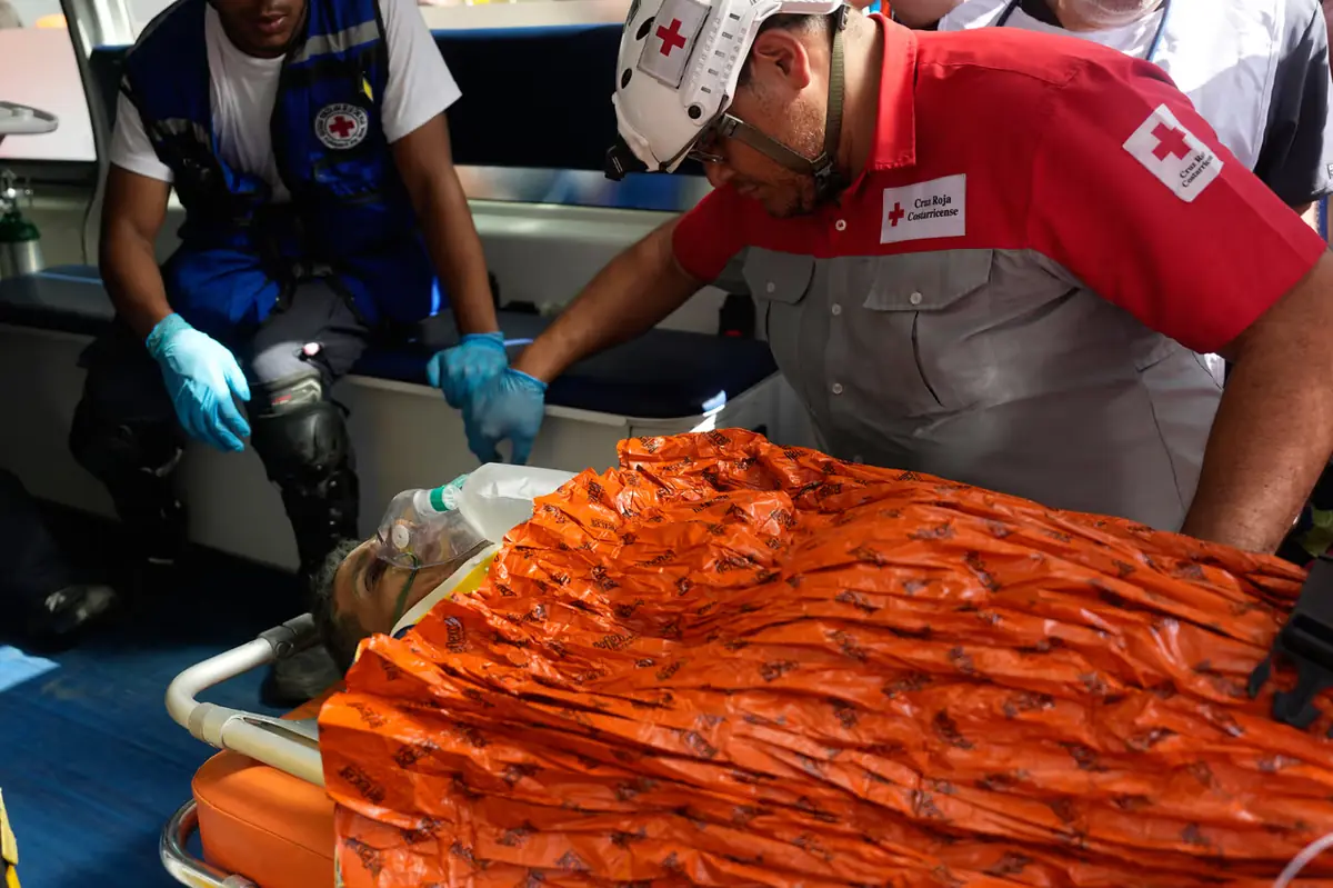 Un guardia de seguridad sobrevivió en condiciones extremas tras los recientes terremotos en Venezuela.