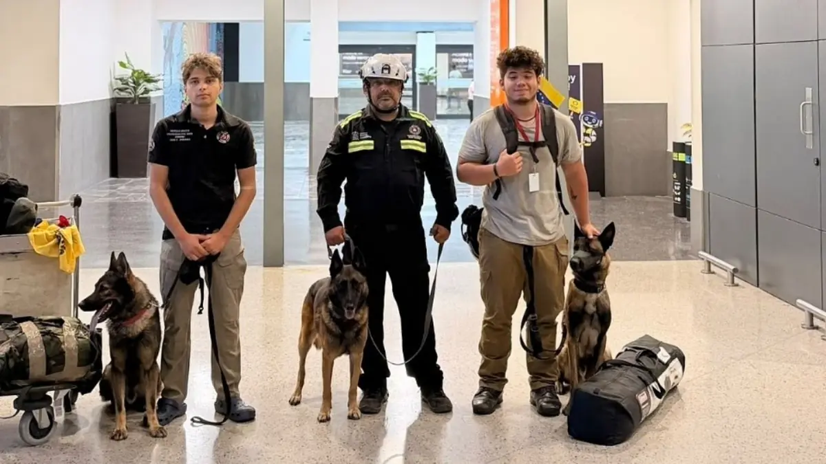 Integrantes de la Unidad K9 realizaron labores de búsqueda tras terremotos en el país sudamericano.