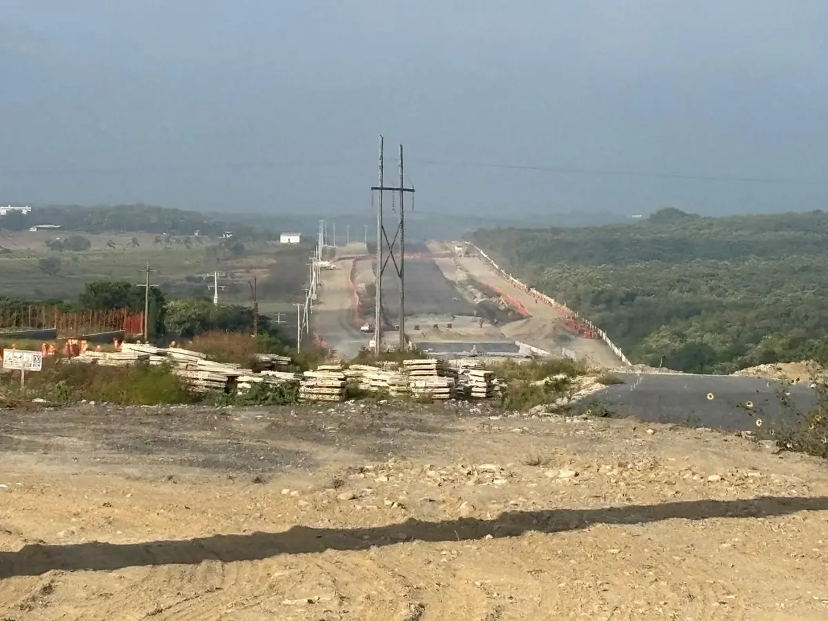 La obra reducirá hasta dos horas de recorrido para automovilistas y fortalecerá la seguridad en la región.