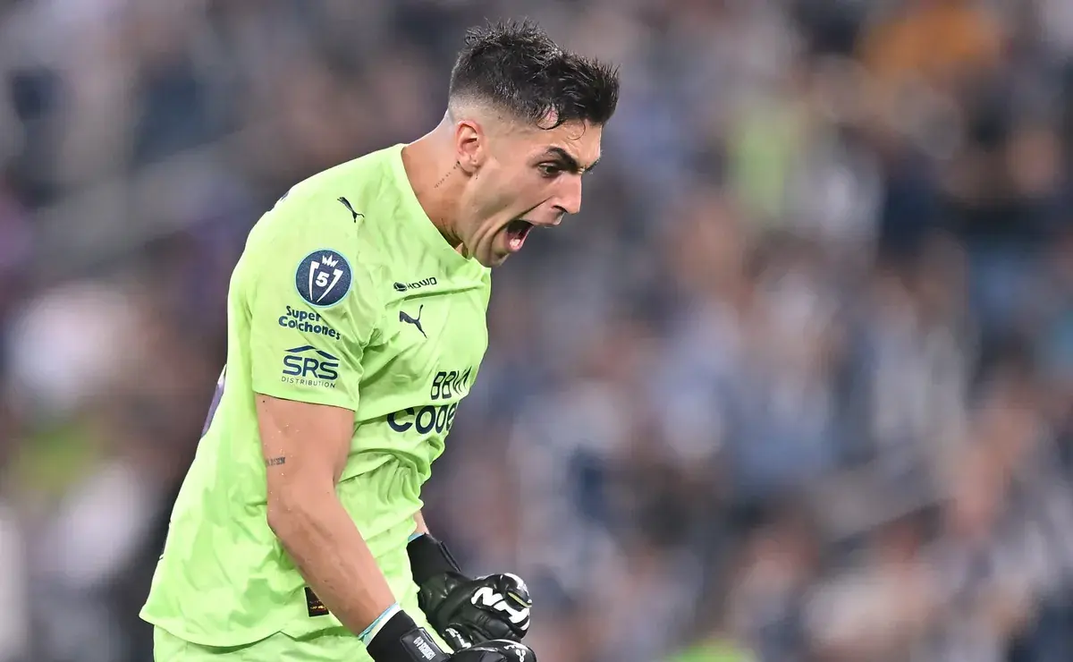 El arquero uruguayo busca recuperar su nivel en el fútbol chileno.