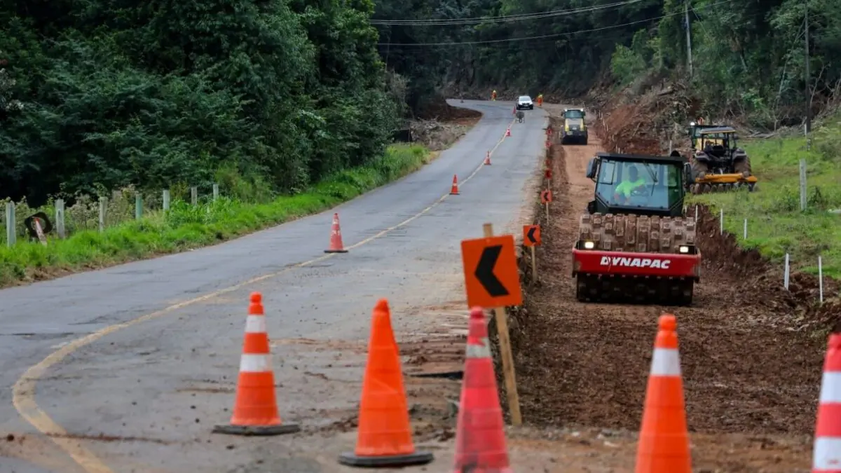 La obra de revitalización de la SC-283 enfrenta un inquérito por irregularidades y riesgos a la seguridad vial.