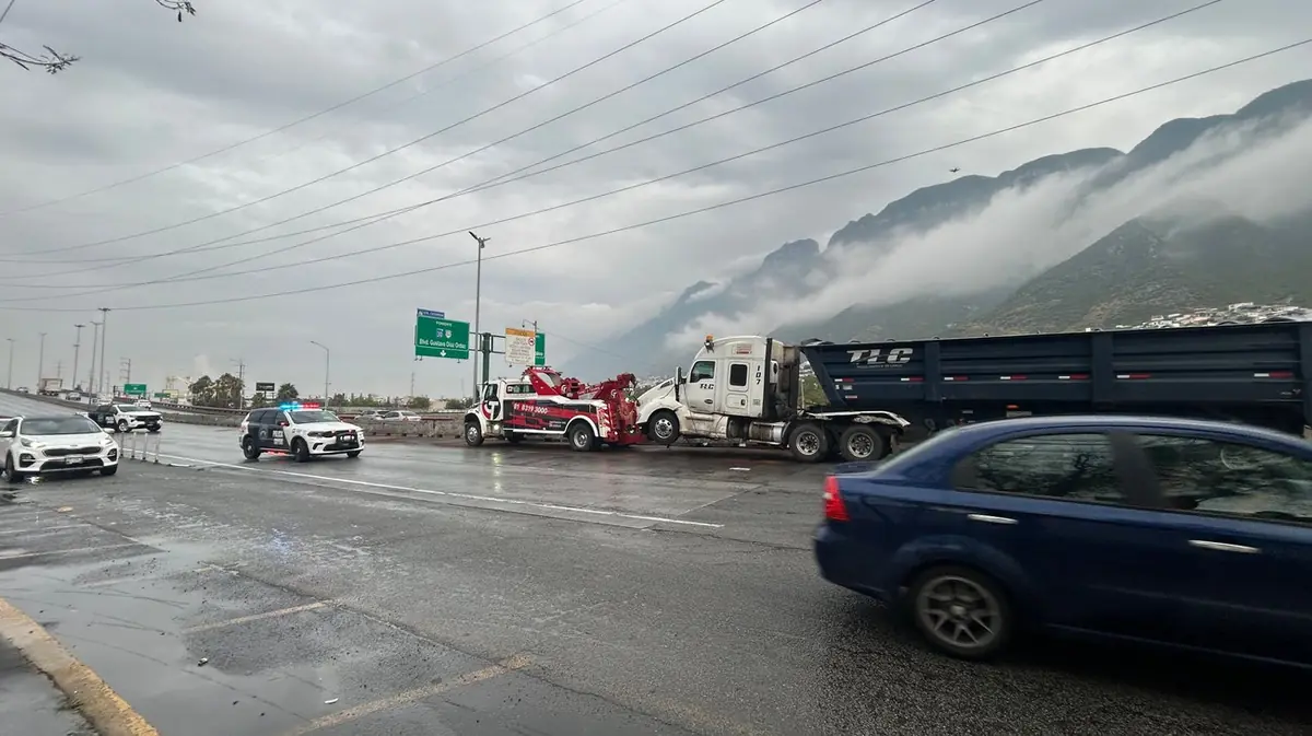 Un accidente en el bulevar Díaz Ordaz causó congestionamiento vial, pero no hubo heridos.