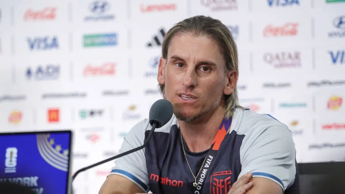 La salida del entrenador se da tras una decepcionante derrota en el Mundial 2026.
