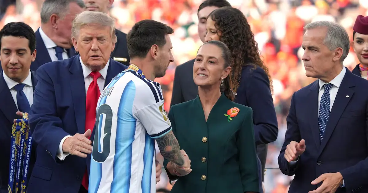 La presidenta de México explica la reacción de los futbolistas argentinos en la ceremonia tras la final del Mundial 2026.