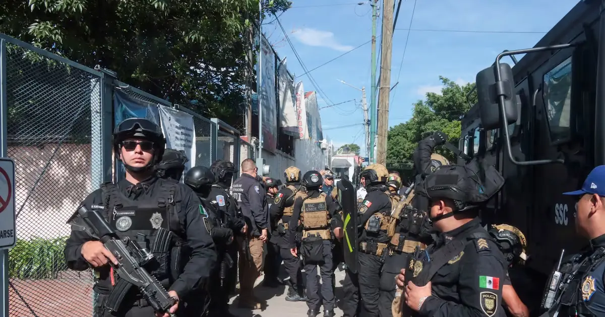 La Secretaría de Seguridad detalla operaciones exitosas en la lucha contra grupos delictivos en la capital.