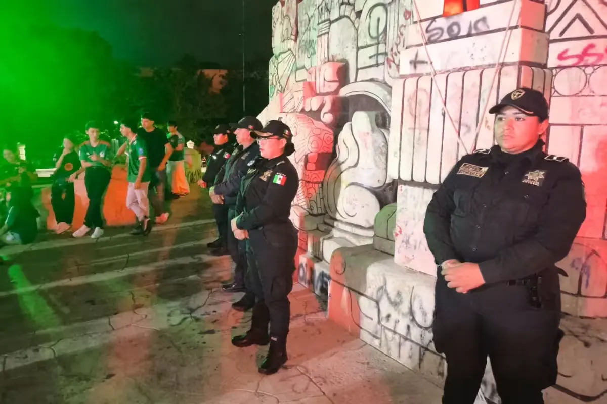 Un dispositivo preventivo asegura la seguridad y orden en la concentración de espectadores en Mérida.