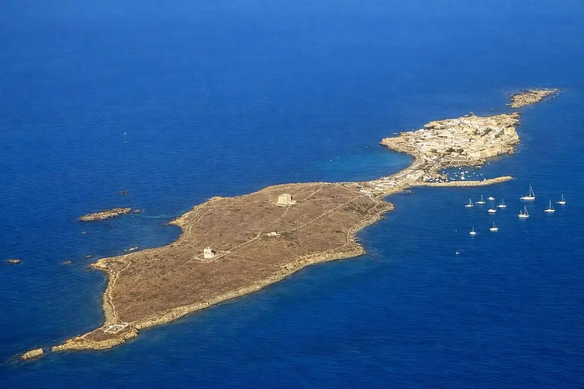 Esta joya histórica de Alicante enfrenta desafíos entre el turismo y la conservación.