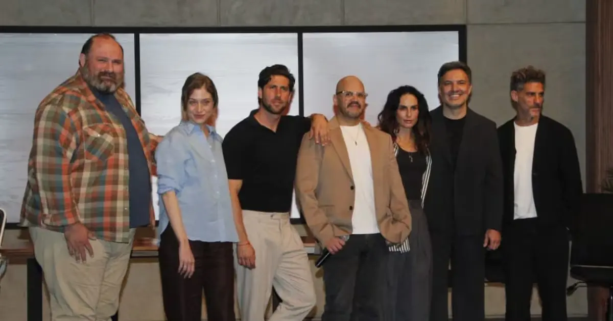 Las obras de teatro griego y contemporáneo atraen a los asistentes con historias profundas y un gran elenco.