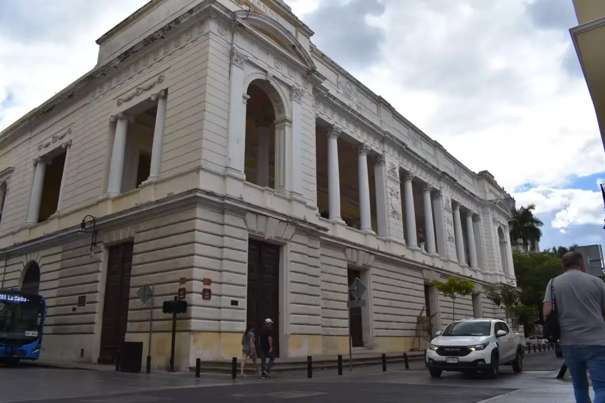 Las obras de mantenimiento avanzan y se estima una rehabilitación integral del emblemático teatro de Yucatán.