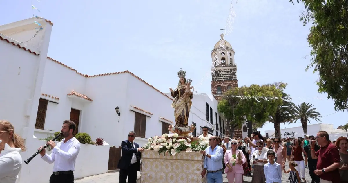 La festividad reunió a miles de fieles en una procesión llena de tradición y devoción por la Patrona de los Marineros.
