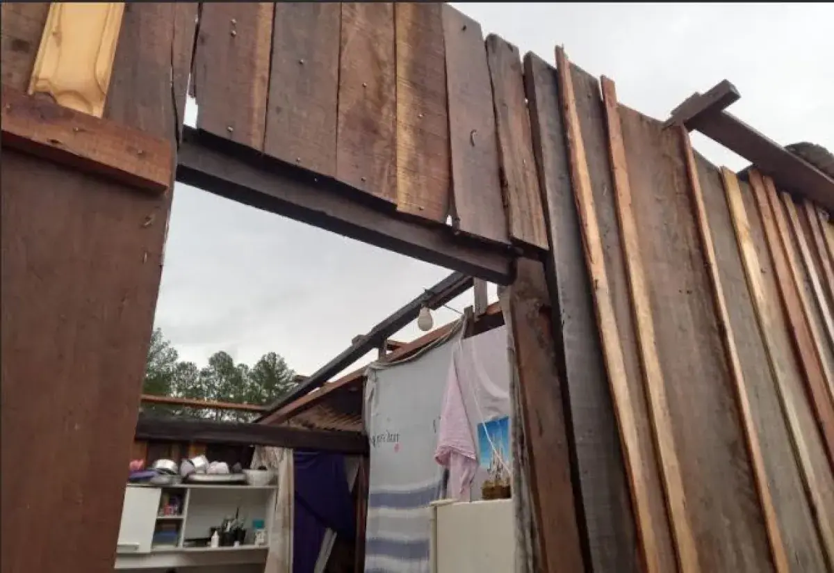 Una tormenta causó daños en Tobuna, dañando viviendas y la iglesia local.