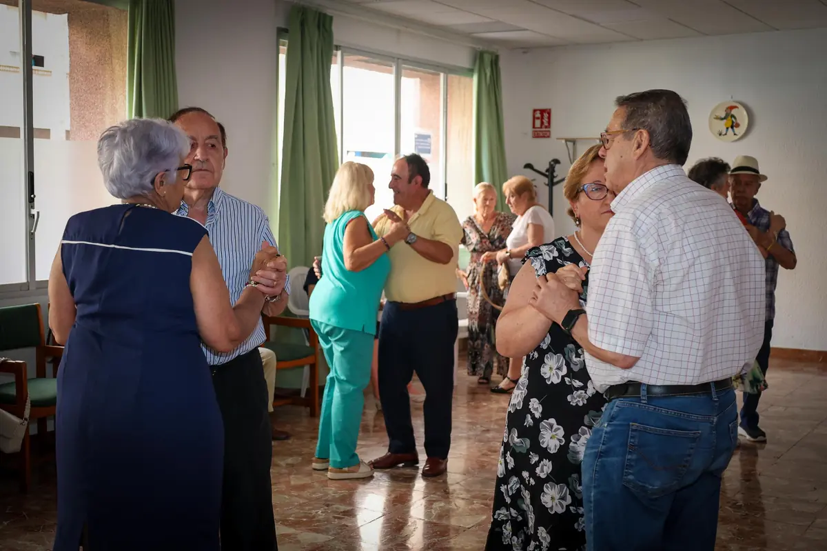 La fiesta concluye con música y baile, y se espera su regreso en septiembre.