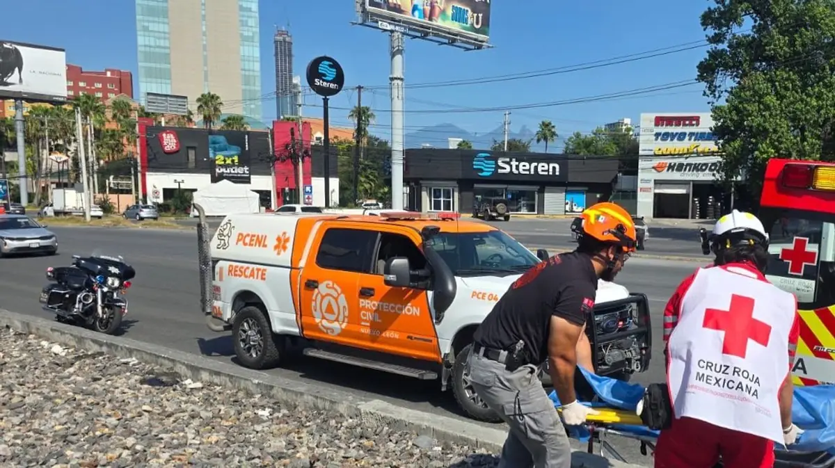 Un hombre de aproximadamente 40 años fue golpeado por un tren y se encuentra en estado crítico.
