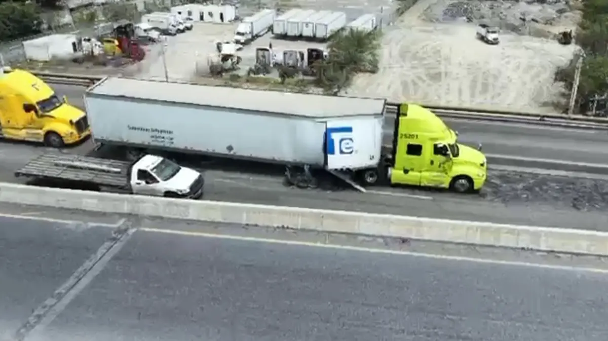 Un percance vehicular en Escobedo genera congestionamiento severo en la zona.