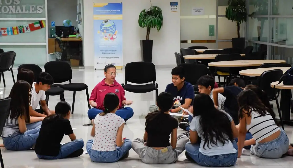 La iniciativa busca fortalecer el aprendizaje del inglés en niños y adolescentes durante las vacaciones.