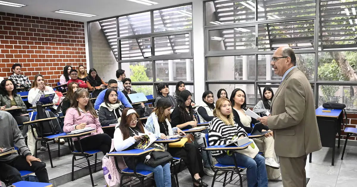 La universidad lanza medidas extraordinarias en medio de protestas por transparencia.