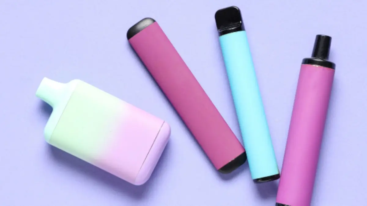 La venta de vapeadores prohibidos continúa en México, poniendo en riesgo a la población.