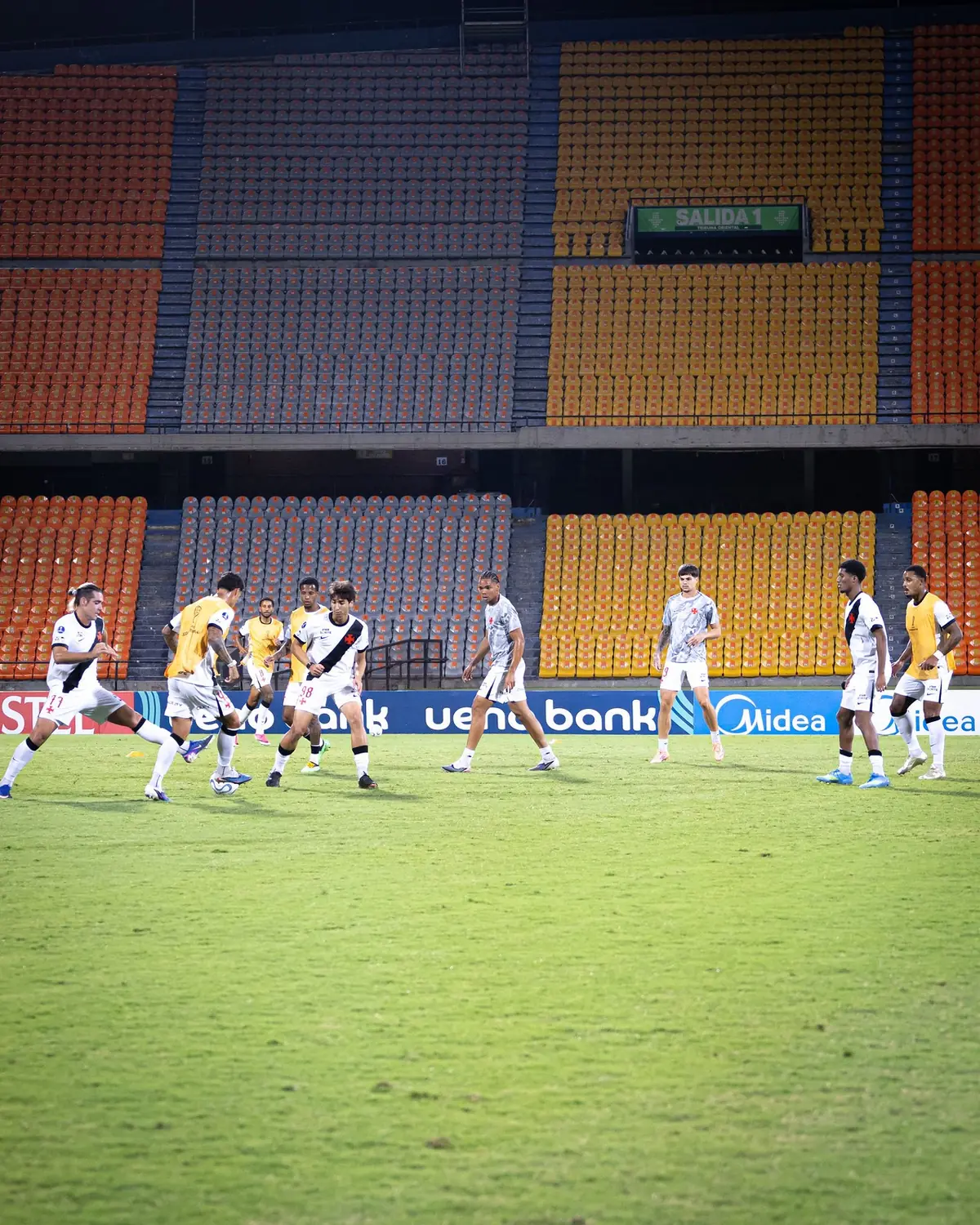 O clube enfrenta um segundo turno desafiador com grandes rivais na tabela.