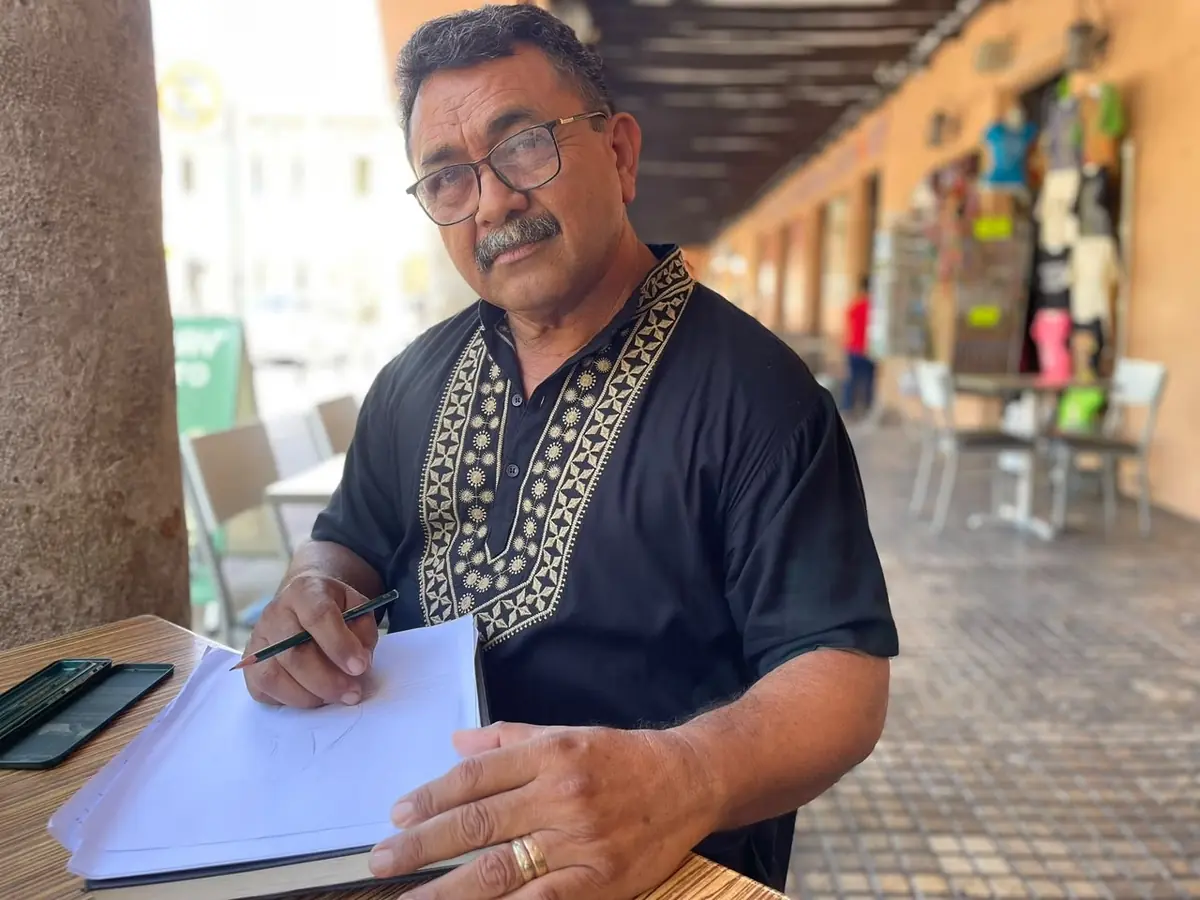 El artista busca dejar un legado con su obra donada, promoviendo la interacción en espacios públicos.
