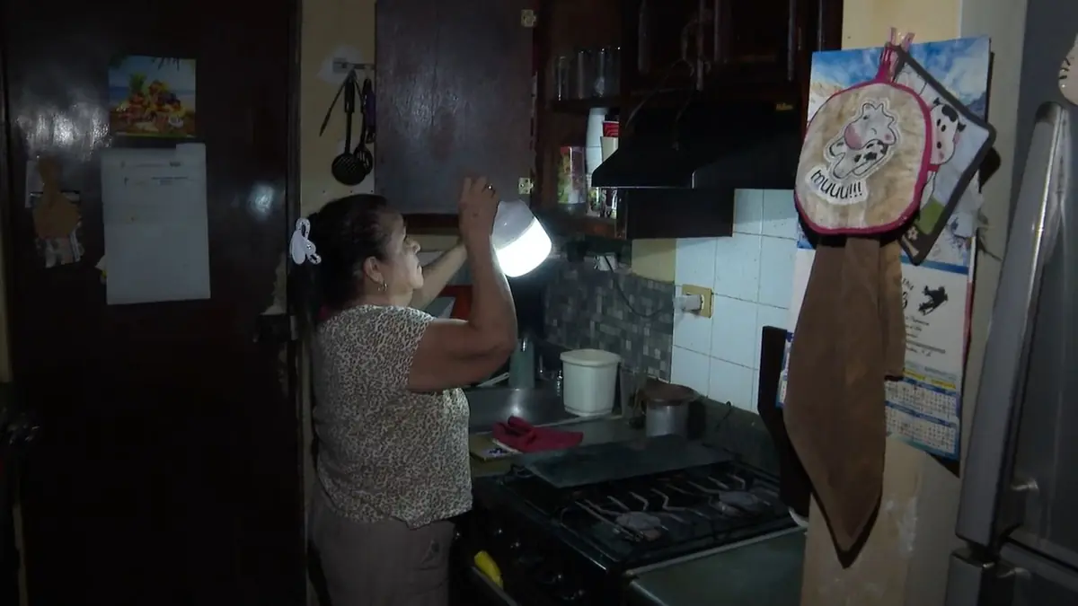 La interrupción del servicio eléctrico afecta la salud y seguridad de los residentes.