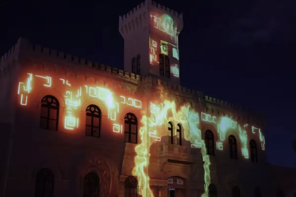 El videomapping rinde homenaje a la tradición del Pok Ta Pok durante la Copa Mundial de la FIFA.