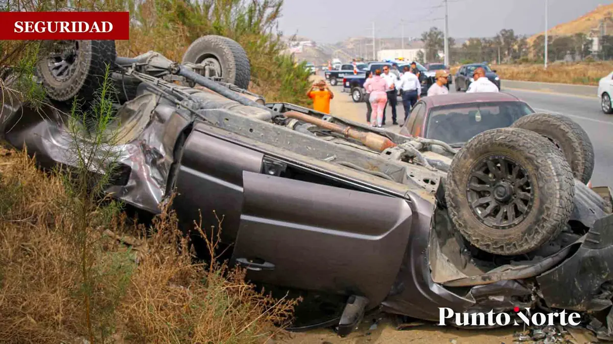 Dos automovilistas involucrados resultaron ilesos tras el accidente en la mañana del lunes.