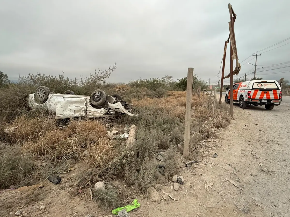 Un accidente automovilístico en Escobedo provoca movilización de emergencias y atención médica a los heridos.