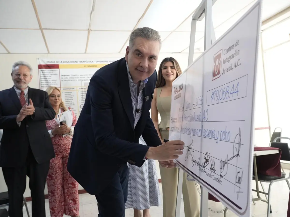 El senador destacó la importancia de las escuelas en la lucha contra el consumo de cristal en Nuevo León.