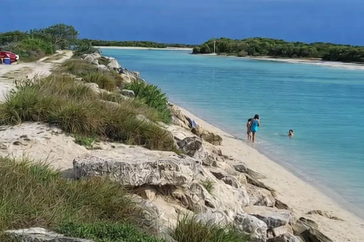 Se alertan sobre áreas peligrosas en playas y cenotes para garantizar la seguridad de los turistas.